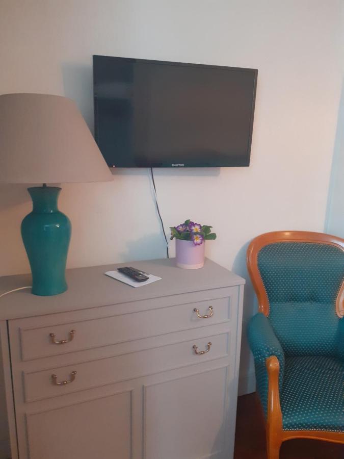 7042Douce Nuit Hotel Saint-Germain-Laval  Ngoại thất bức ảnh