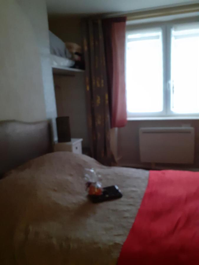 7042Douce Nuit Hotel Saint-Germain-Laval  Ngoại thất bức ảnh
