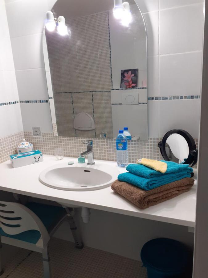 7042Douce Nuit Hotel Saint-Germain-Laval  Ngoại thất bức ảnh